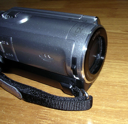 ソニーのデジタルビデオカメラ HDR-CX170S 手動レンズカバー